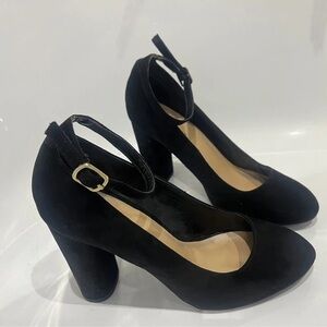 Chic Black Ankle Strap Heels